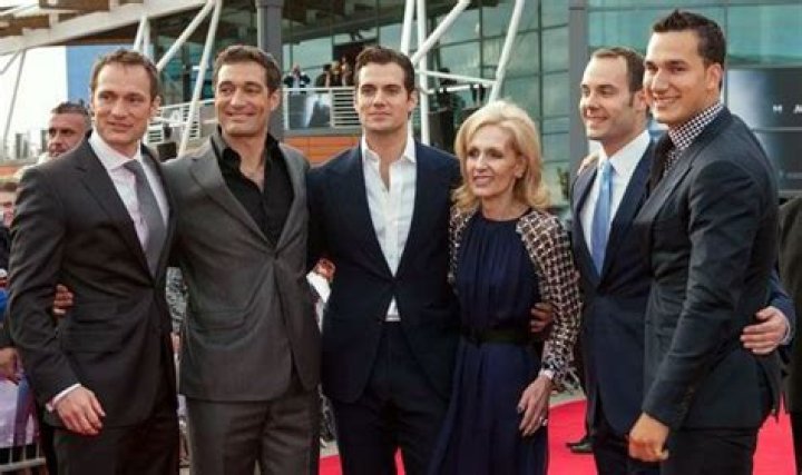 Henry Cavill Siblings