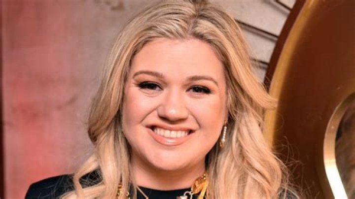 How Kelly Clarkson Built Her $45 Million Fortune