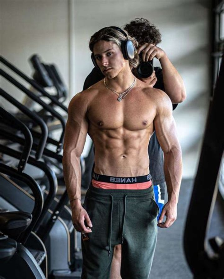 How Tall Is Alex Eubank