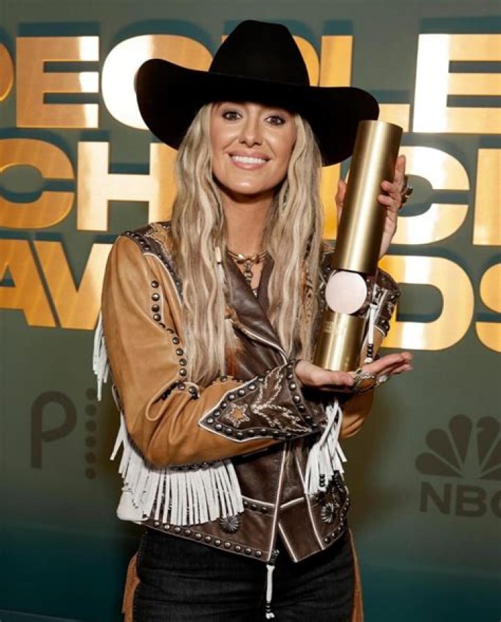 Lainey Wilson Height