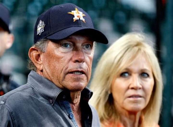 Who Is George Strait Wife